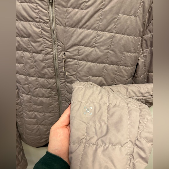 Lululemon Sky Loft Jacket with Hood in light purple/gray color - Picture 6 of 6